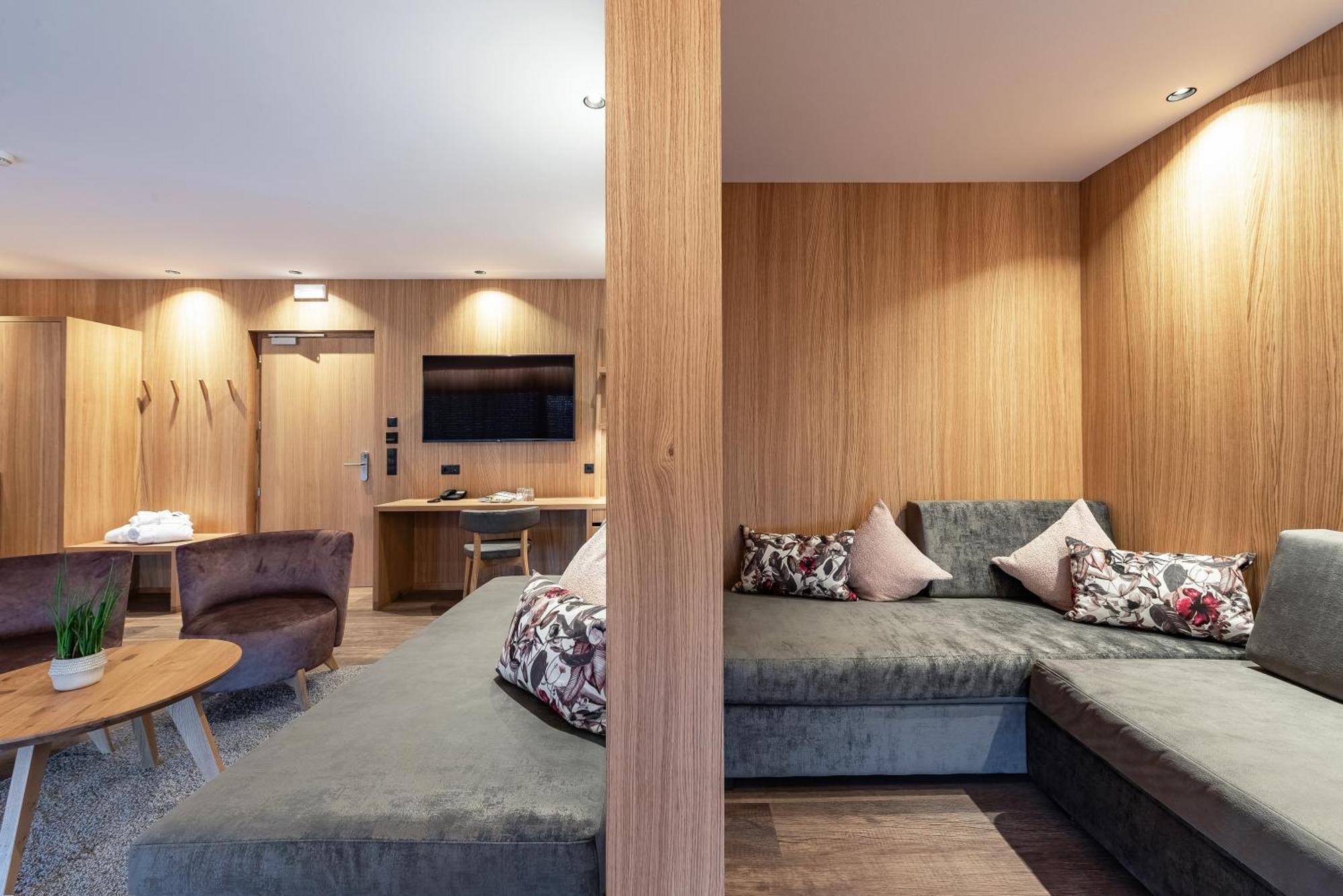 Hotel Langhof Natz-Schabs ภายนอก รูปภาพ