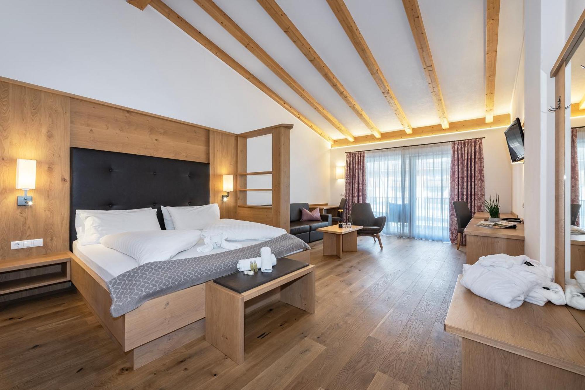 Hotel Langhof Natz-Schabs ภายนอก รูปภาพ