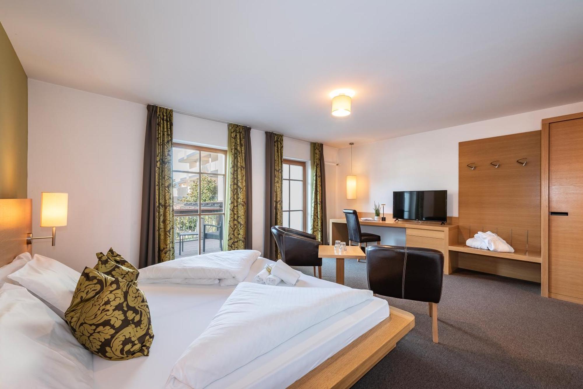 Hotel Langhof Natz-Schabs ภายนอก รูปภาพ